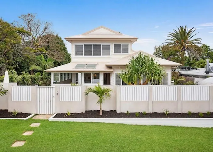Fuller Holidays - Hacienda, Luxury 5 Bedroom Home With Pool Byron Bay